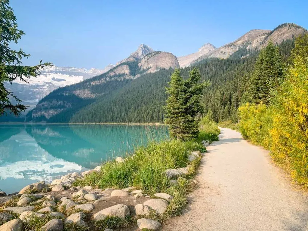For those looking to explore the park on foot, Banff offers a wide range of hiking trails, from easy strolls through the forest to challenging treks up steep mountainsides. 